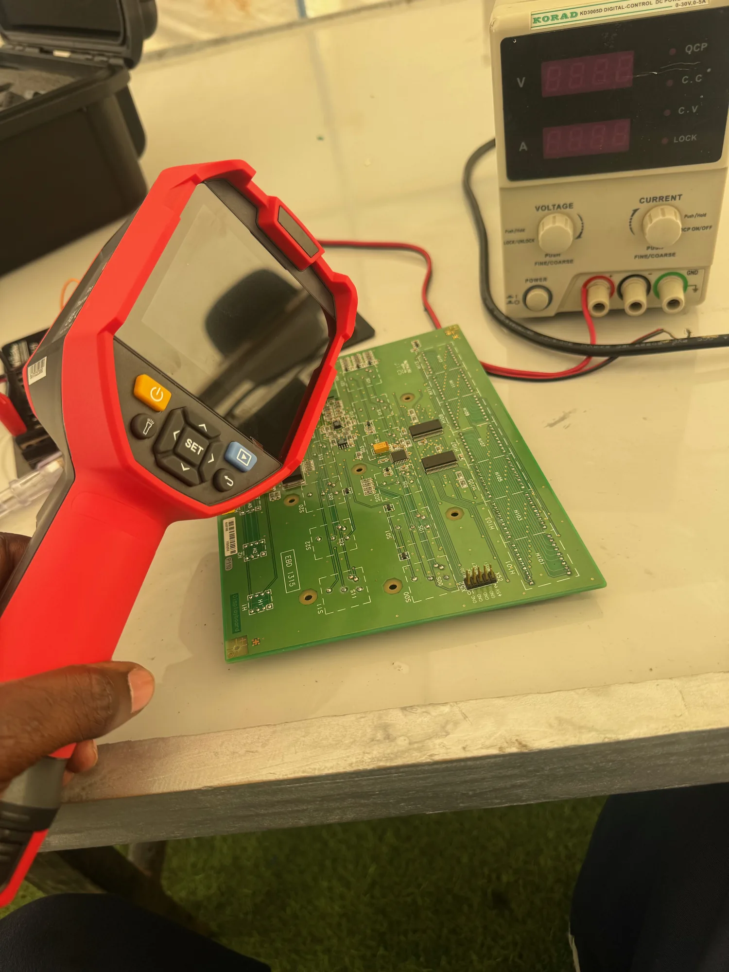 Thermal camera scanning a power board